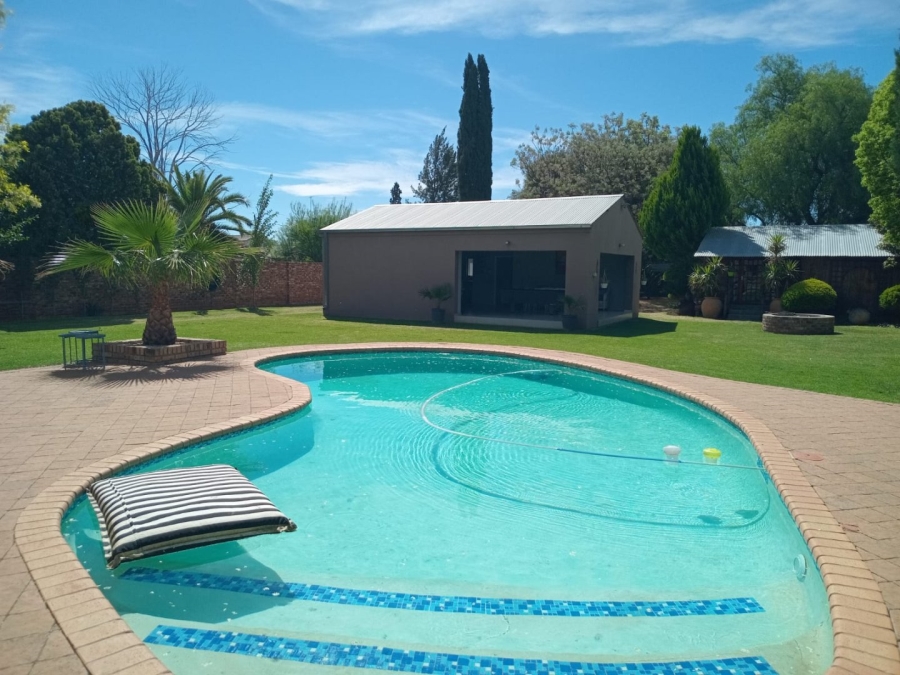 7 Bedroom Property for Sale in Bloemhof North West